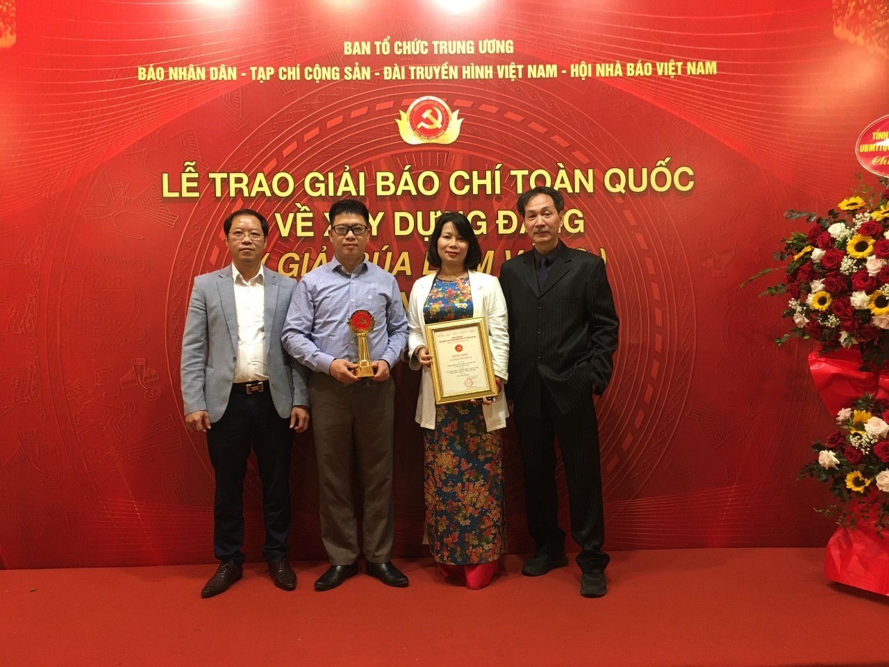 Nhóm tác giả của Vuasanca
 đoạt Giải Khuyến Khích Giải Búa liềm vàng lần thứ VII – năm 2022